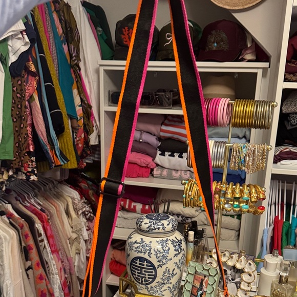 Source Unknown Camouflage Crossbody Bag with Pink and Orange Accents - Picture 2 of 3